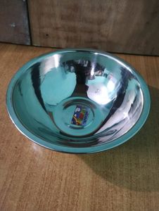 Set of 4 - New Non-used Stainless Steel Bowls