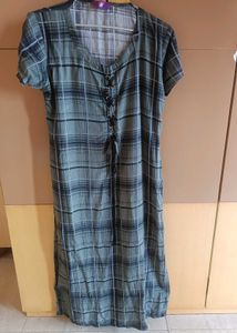Women Checkered Straight Kurta
