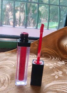 Huda Beauty Matte Red Lipstick