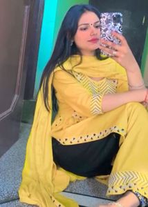 Nayra Cut Embroidery Kurta Set🌼