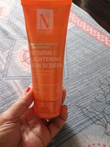 Sunscreen With Free Beauty Blender