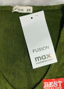 ✅BRAND New Olive Green Tie-Front Top✅