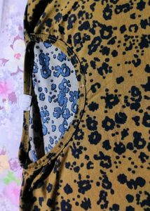 Olive green leopard print t-shirt with round neck