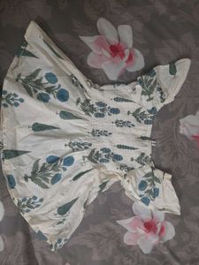 🌸 Floral Elegance Top 🌸