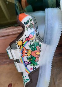 Cute Kids&#39; Light-Up Sneakers