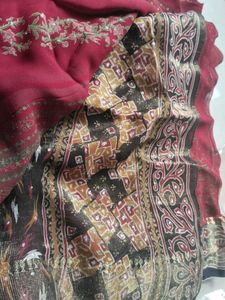 Maroon Saree With Beautiful Black And Golden Pallu