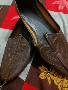 . Brown Juti Looking