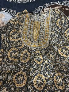 Elegant Black &amp; Gold Embroidered Kurta