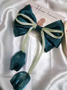 Tulip Bow Clip