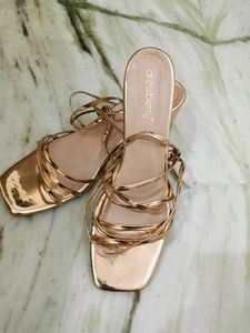 Women&#39;s Dressberry Tie-up Heels