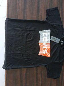 Levi's Graphic Tee