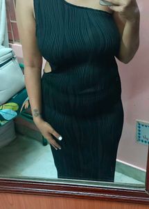 Sleek Black One-Shoulder Dress