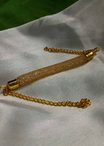 Golden Bracelet with Shimmering Diamond Accents