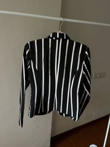 SUZY SHIER  White Stripe Petite Blazer