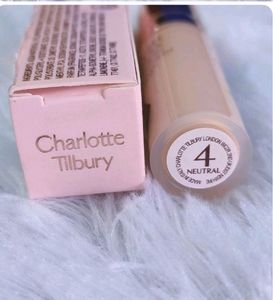 Premium Charlotte Tilbury Foundation