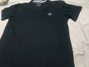 Black T Shirt Of Lee Cooper V Necked Men And Woman