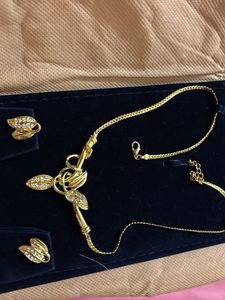 Vintage Gold-Tone Necklace &amp; Earring Set
