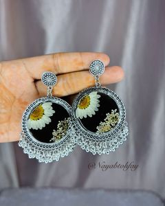 Black Floral Resin Earrings 🌼
