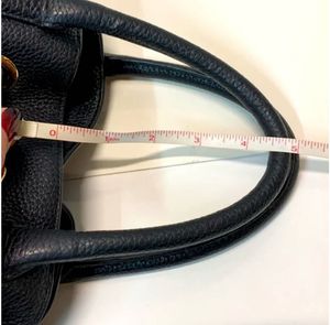 Authentic Michaelkors pure leather drawstring bag.