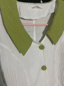 Vintage-Inspired Green Collar Blouse