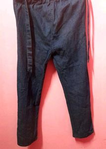 Capri Jeans (Pants)