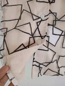 Geometric Sleeveless Button-Up