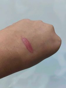 Hilary Rhoda Lipstick