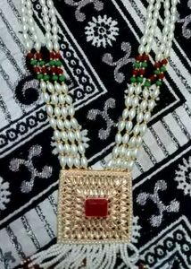 Elegant Pearl & Gold Necklace