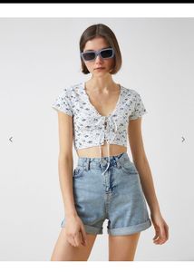 FLORAL NEW WITH TAG Crop Top