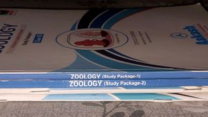 AKASH MODULE - Botany &amp; Zoology Class 12 For Neet