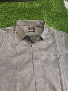 Arrow Shirt -polyester Wore Twice .. 40 Size