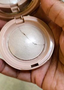 Rare Beauty Highlighter - Enlighten