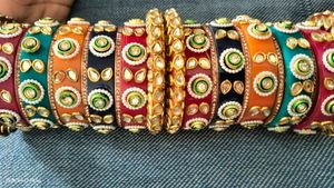 पिलास्टिक Bangles (चूड़े)