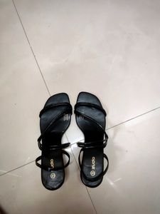 Free Delivery Brand New  Stylish Zudio Heels