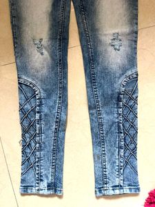 Triple Button High-Waist Jeans