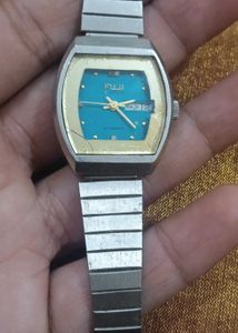 Freebies 🥳🥳Combo 4 Vintage Watches