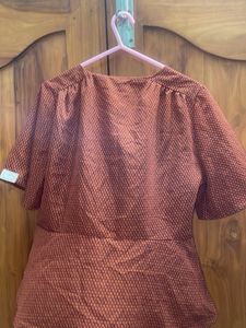Beautiful Brown Top From Levi’s