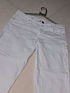 WHITE SKINNY JEANS