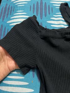 Black Off-Shoulder Top - M