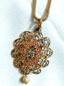 Golden Floral Pendant Necklace
