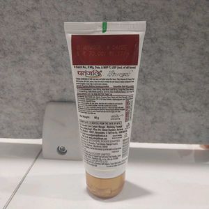 Patanjali Saundarya Face Wash