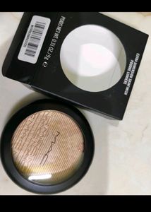 Mac Extra Dimention Skinfinish Highlighter
