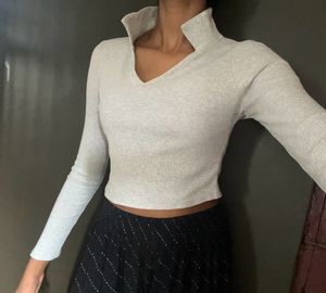 Urbanic Simplicity Y2K Cropped Gray Top