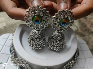 Black Metal Nacklace With Jhumki