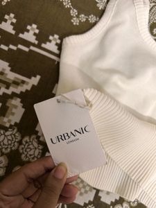 Urbanic White tank top❤️