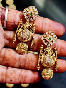 Pari Neck Set