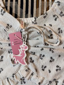 (UNUSED WITH LABEL) Floral Print Top