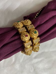Royal Design Gold-Plated Bangles with Pearl Detail