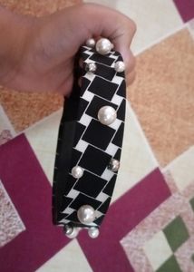 A Beautiful Pearl Hair Band