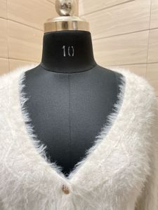 ZARA knit white fuzzy cropped cardigan